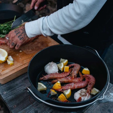 Petromax Dutch Oven FT4.5 Essential cast iron kettle with flat bottom