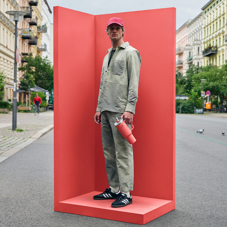 Stanley Quencher H2 thermal mug.About FlowState™ 1.18L Hot Coral