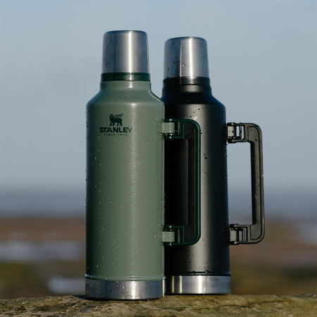 Stanley LEGENDARY CLASSIC 2.3 L thermos - green